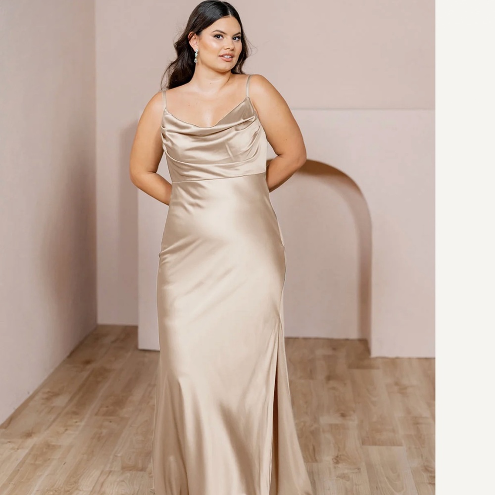 revelry skye bridesmaid dress champagne size 6